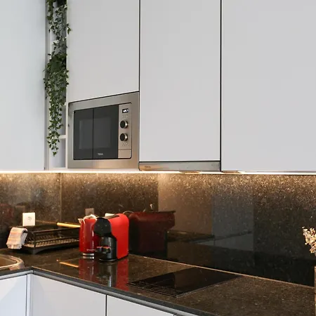 63 Letter - Sun-filled & Quiet With Elevator Access شقة Lisboa