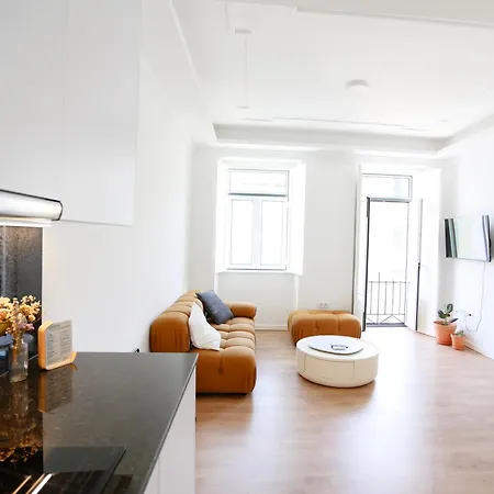 شقة 63 Letter - Sun-filled & Quiet With Elevator Access