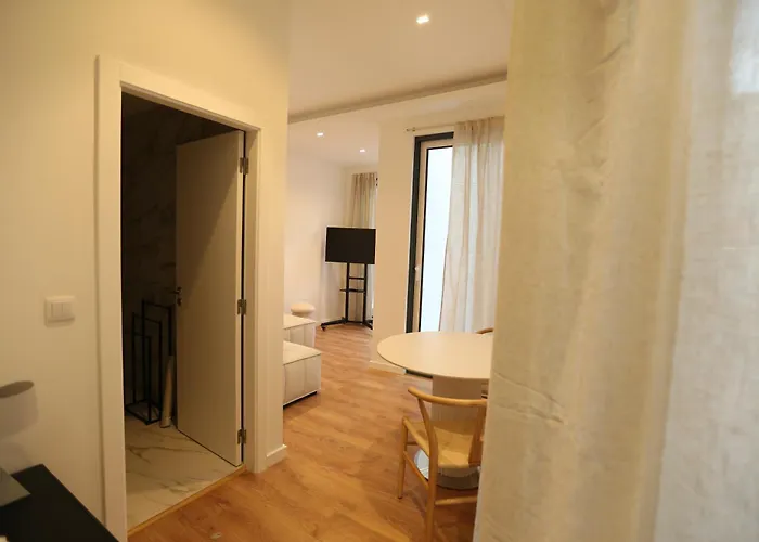 63 Letter - Sun-filled & Quiet With Elevator Access شقة Lisboa