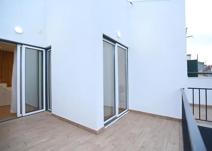 63 Letter - Sun-filled & Quiet With Elevator Access شقة *