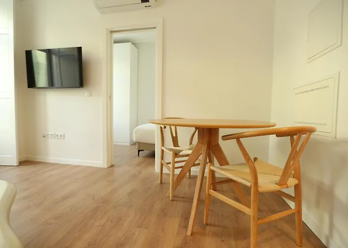 63 Letter - Sun-filled & Quiet With Elevator Access شقة Lisboa