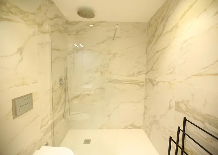 63 Letter - Sun-filled & Quiet With Elevator Access شقة Lisboa