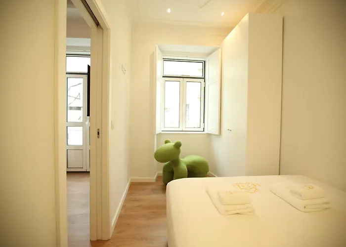 63 Letter - Sun-filled & Quiet With Elevator Access شقة *