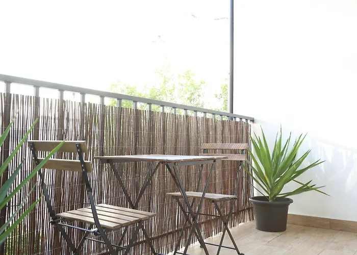 63 Letter - Sun-filled & Quiet With Elevator Access Apartmán