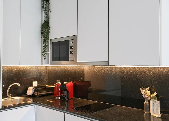 63 Letter - Sun-filled & Quiet With Elevator Access شقة Lisboa