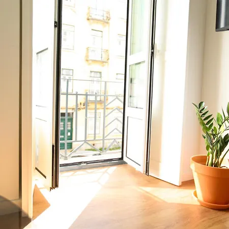 شقة 63 Letter - Sun-filled & Quiet With Elevator Access